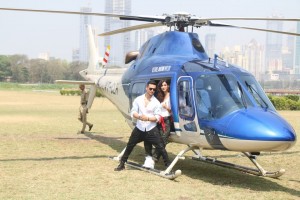 Tiger Shroff And Disha Patani Arrive In Chopper At Mahalaxmi Racecourse