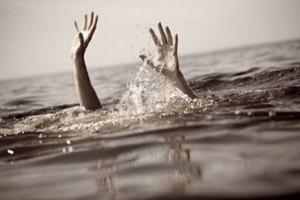 Three students drown to death while taking selfies near lake