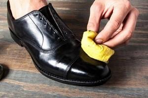 This candidate is polishing shoes to woo voters