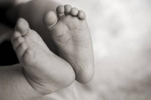 Police rescues baby hanging by umbilical cord after mom commits suicide