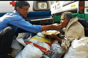 Meet Azhar Maqsusi, The Man Who Feeds 1000-1200 Poor People On A Daily Basis