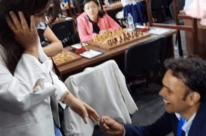 Indian journalist proposes to Colombian chess star during tournament