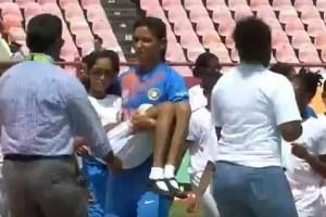 Watch - Harmanpreet Kaur carries ill girl during India-Pakistan match