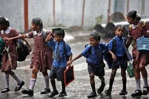 வெளுத்து வாங்கும் மழை: 'இந்த மாவட்டங்களில்' மட்டும் பள்ளிகளுக்கு விடுமுறை!