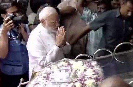 Narendra Modi Pays homage to Karunanithi