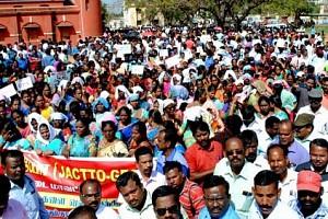 TN govt staff and teachers call off protest after 8 days; Here's why
