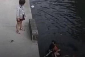Watch - Brave delivery man rescues drowning 6-year-old girl