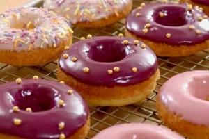 Customers rush to shopkeeper to buy doughnuts in the morning so he can spend time with his ailing wife