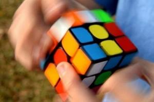Wow! Teen solves 3 Rubik's cube simultaneously and sets off new world record