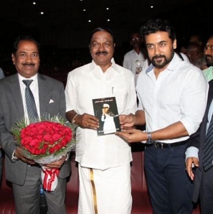 Naan Kanda MGR book by Karpoora Sundarapandian unveiled