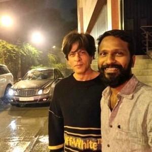 Picture of Shah Rukh Khan SRK and Vetrimaaran on his birthday here