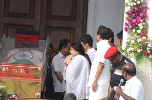 Karunanidhi death: Political leaders and Celebrities pay homage