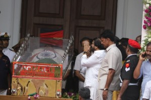 Karunanidhi death: Political leaders and Celebrities pay homage