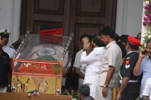 Karunanidhi death: Political leaders and Celebrities pay homage