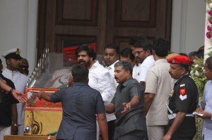 Karunanidhi death: Political leaders and Celebrities pay homage