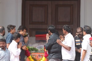 Karunanidhi death: Political leaders and Celebrities pay homage